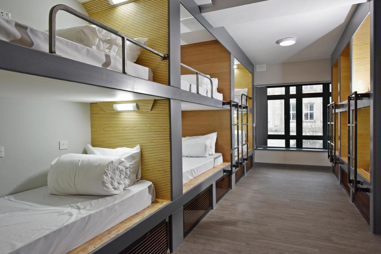 Cwtsh Hostel Свонсі Екстер'єр фото A typical hostel room